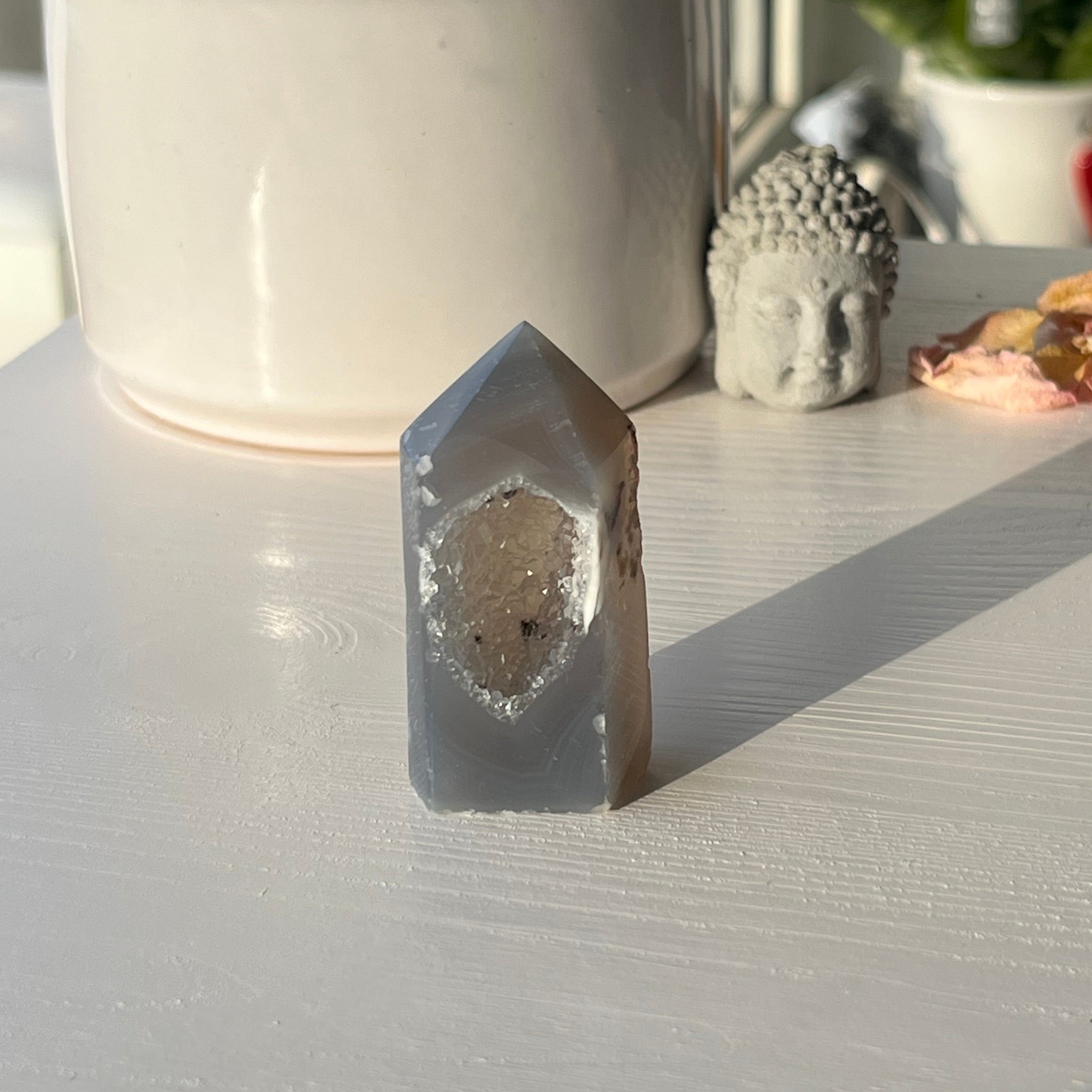 Achat Turm mit Quarz Druse